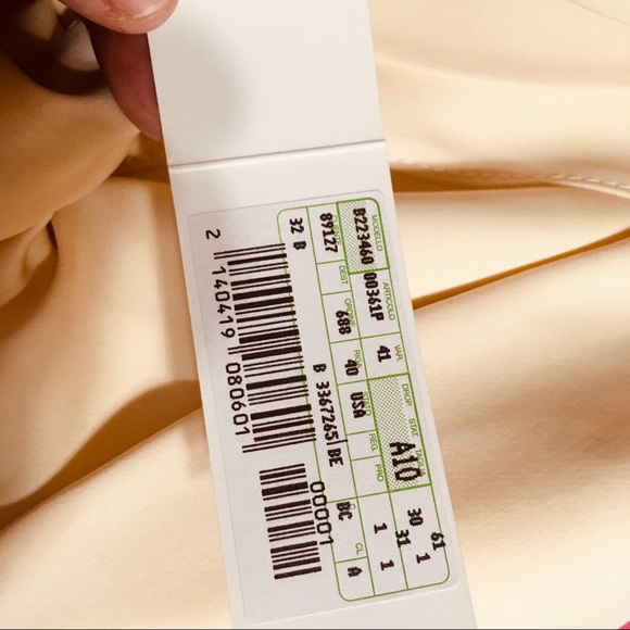 New Valentino 2 Pc Suit Butter Cream Knit Sz 10 - Picture 8 of 8